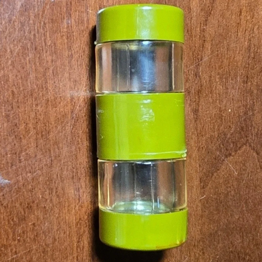 vintage avocado green picnic salt pepper‎ XXS like bakelite pyrex see and store